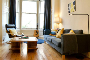 Beautiful Traditional 3 Bedroom Apartment in Edinburgh